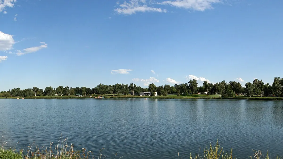 Berkeley Lake in northwest Denver on a clear day